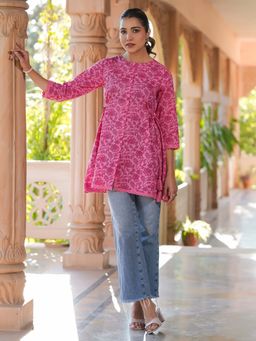Janasya - Womens Pink Pure Cotton Floral Printed A-Line Kurti