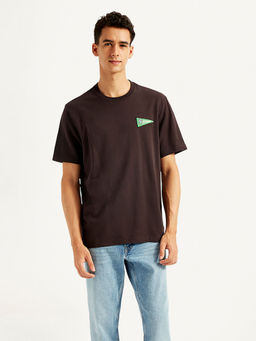 Levi's - Men Brown Solid Crew Neck T-Shirt