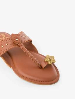 Fizzy Goblet - Brown Chandan One Toe Flats