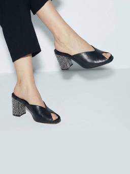 Dip Your Toes - Black Sculpt Block Heel Mules