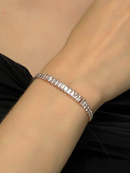 Karatcart - Rose Gold Plated Adjustable Link Chain Cubic Zirconia Bracelet for Women