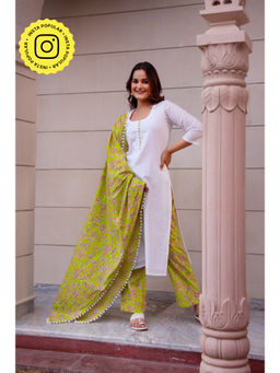 POMCHA - Kapaas Multi-Color White Kurta with Pant and Dupatta (Set of 3)