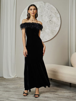 Styli - Women Black Off Shoulder Faux Fur Detail Mermaid Hem Party Maxi Dress