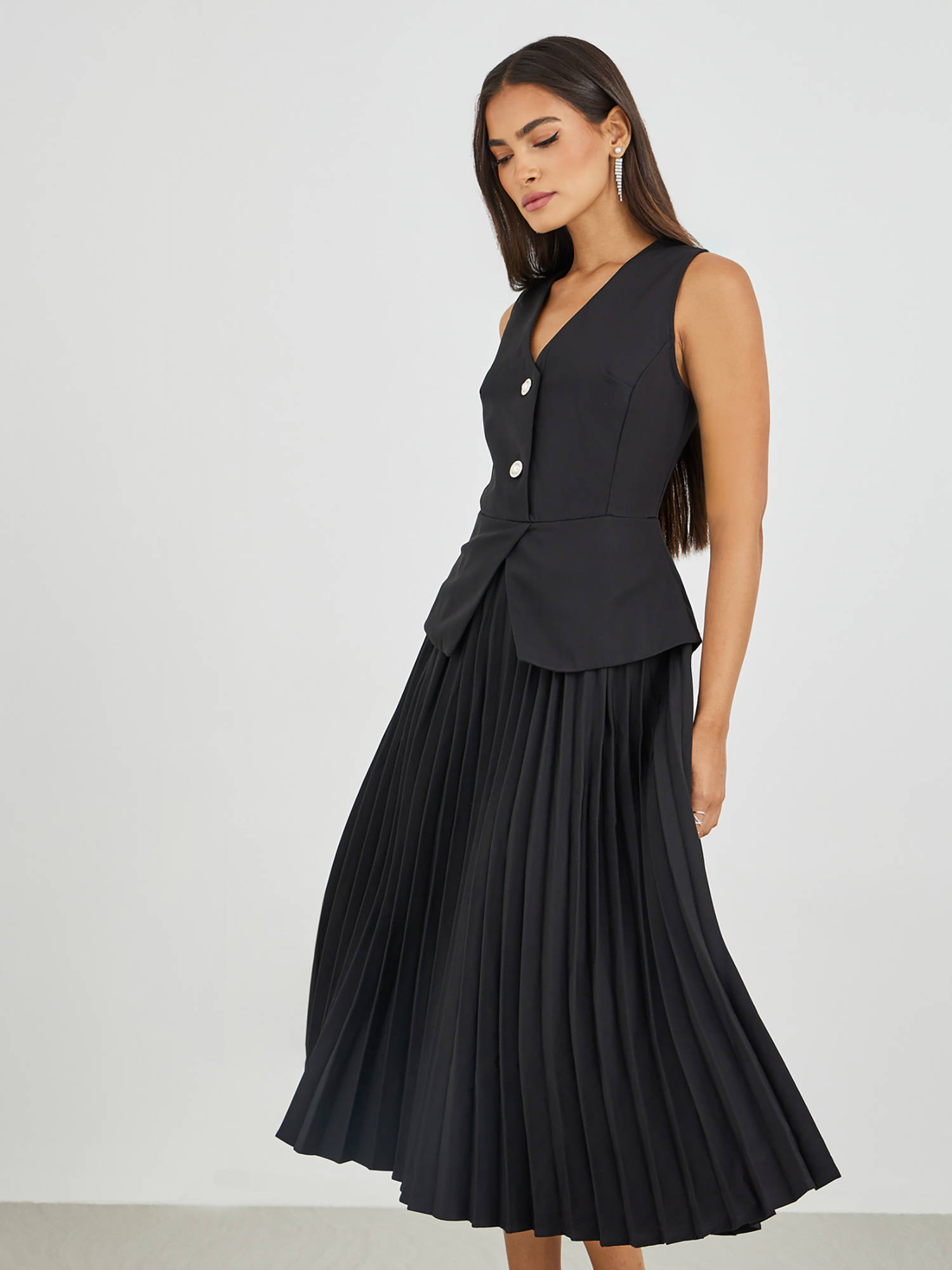 styli Women's Black Solid Pleated Sleeveless Button-Front Flared Blazer Midi Dress-picture-14