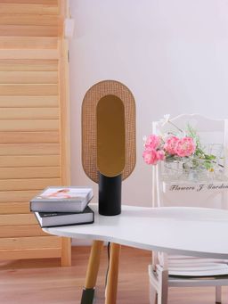 UMAI - Table Lamp Made Up of Paper Iron