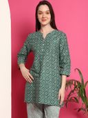 Green color option, Sold out, Currently selected