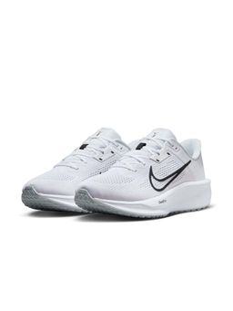 Nike - White Men's Quest 6 Running Shoes
