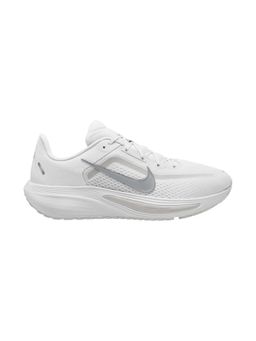 Nike - White Men's Quest 7 Running Shoes