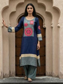 KAFTANIZE - Women Navy Blue Geometric Printed Straight Kurta and Pant