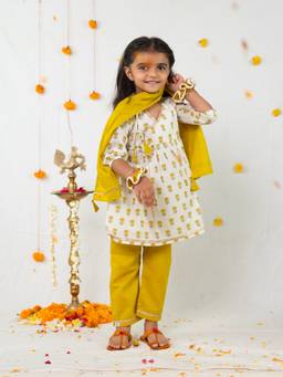 Polka Tots - Cotton Full Sleeve Floral Kurti Pant And Dupatta - White