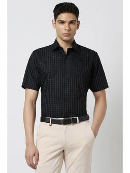 Van Heusen - Men Black Regular Fit Checks Half Sleeves Shirt