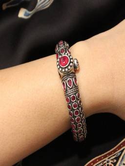 Spring Soul - Silver and Pink Bangle