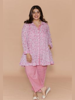The Indian Ethnic Co. - Zaria Pink Batik Mul Anit-Fit Short Tunic Top
