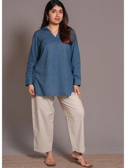 The Indian Ethnic Co. - Blue Solid Slub Cotton Straight Short Top