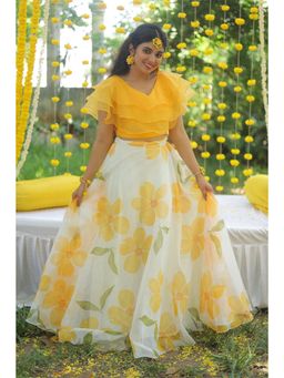 Fiorebymalar - Yellow Haldhi Pragya-Daisy Delight Ruffled Top With Skirt
