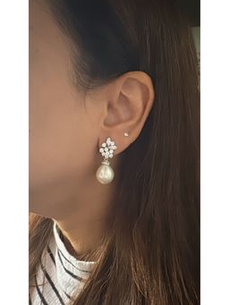 Mon Tresor - White Diamond Cluster With Pearl Drop