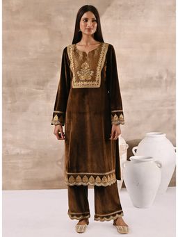 Lakshita - Golden Velvet Kurta with Heavy Front Yoke Zari Embroidery (Set of 2)