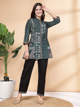 Nayam by lakshita - Women Green Printed Regular Kurti with Pant (Set of 2)