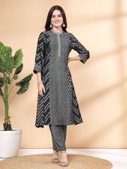 Nayam by lakshita - Women Viscose Dark Green Printed Kurta with Pant (Set of 2)
