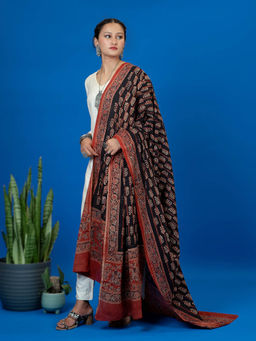Ushvii - Kapas Black Ajrakh Dupatta