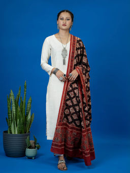 Ushvii - Kapas Black Ajrakh Dupatta