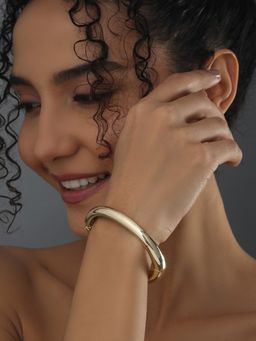 REENISAA - Chunky Gold Cuff Bracelet for Modern Glamour