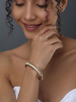 REENISAA - Brushed Stripe Gold Bangle