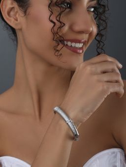 REENISAA - Brushed Stripe Thin Silver Bangle