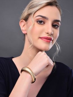 REENISAA - Brushed Adjustable Stripe Gold Bangle