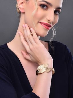 REENISAA - Leaf Shaped Adjustable Gold Bangle