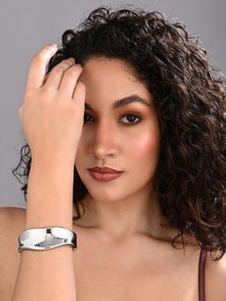 REENISAA - Silver Molten Wave Sculpt Bangle