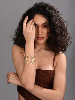 REENISAA - Coral Crest Sculpt Bangle