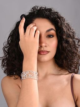 REENISAA - Silver Lace Mesh Cuff