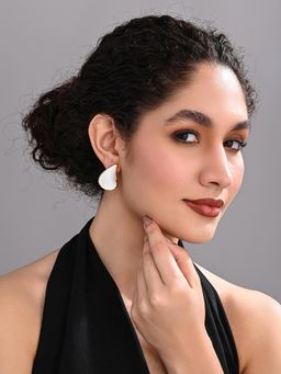REENISAA - Elegant White Teardrop Wave Earrings