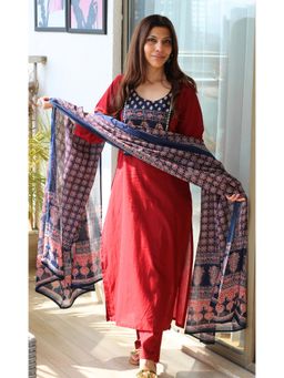 Gahan - Womens Viscose Straight Printed Kurta with Pant & Dupatta - Red