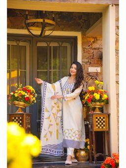 Gahan - Womens Viscose Blend Straight Printed Kurta with Pant & Dupatta - White