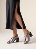 Grey color option, Currently selected