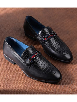 Metro - Men Black Textured Loafers