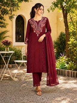 Nayam by lakshita - Women Embroidered Regular Thread Work Kurta with Pant & Dupatta