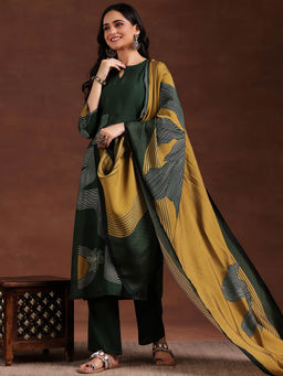 Libas - Women Green Floral Kurta with Pant and Dupatta