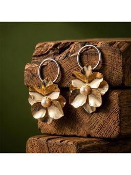 TRIBAL ZONE - Gold and Silver Flower Pearl Drop Earrings