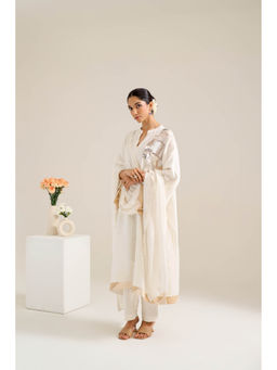 Siyona by Ankurita - White Mogra Kurta with Pant and Dupatta (Set of 3)