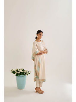 Siyona by Ankurita - White Mallika Kurta with Pant (Set of 2)