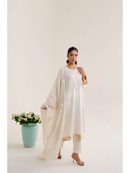 Siyona by Ankurita - White Chandni Kurta with Pant and Dupatta (Set of 3)