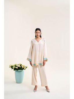 Siyona by Ankurita - White Lily Co-Ord (Set of 2)