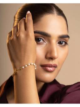 AIRO JEWELRY - White Paper Clip Pearl Bracelet