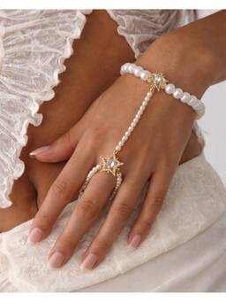 AIRO JEWELRY - White Pearl Hand Chain
