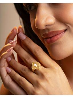 AIRO JEWELRY - Gold Petal Flower Ring