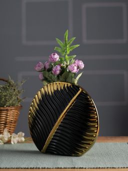 Tayhaa - Leaf Shaped Black Vase
