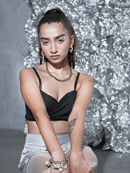 Tandul - Women Lycra Black Solid Shoulder Straps Crop Top